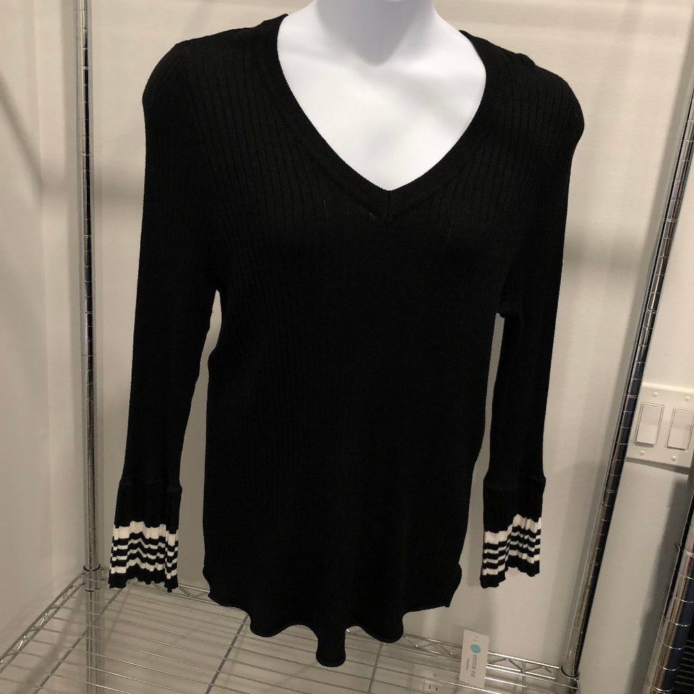 Bell sleeve black sweater 2X - preppy goth vibes